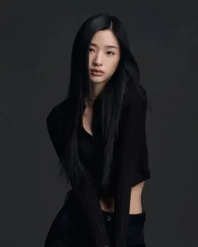 tu-tontawan-tantivejakul-hinh-anh-2 Tu Tontawan tiểu sử áo đen tóc dài chụp ảnh studio