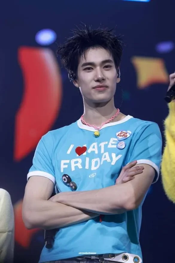 Phuwin Tangsakyuen trên stage cực xịn