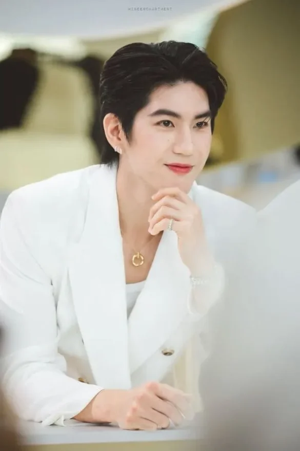 Ảnh Sea Tawinan Anukoolprasert sáng bừng visual