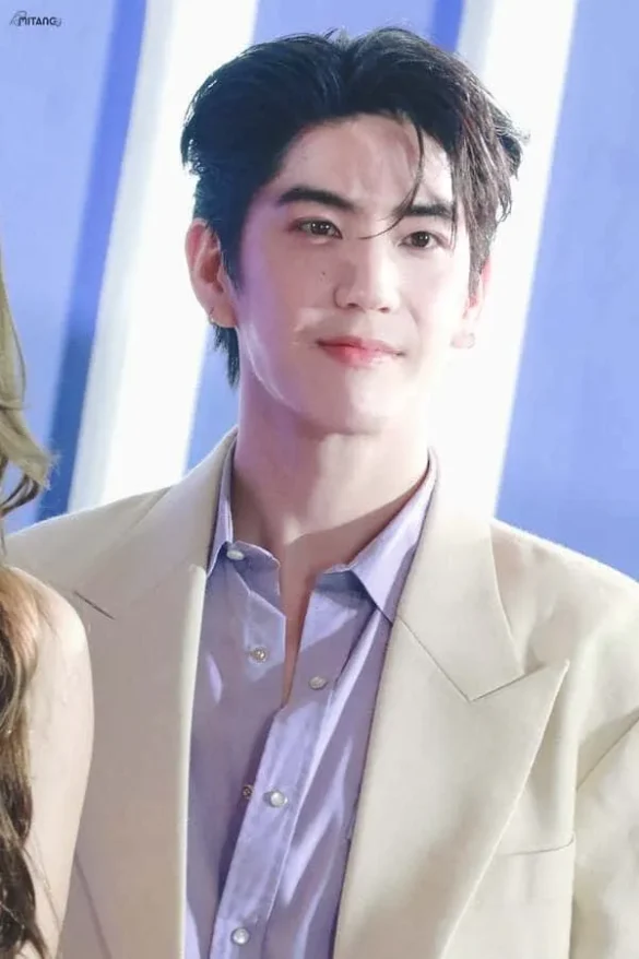 Sea Tawinan Anukoolprasert sở hữu visual sáng bừng