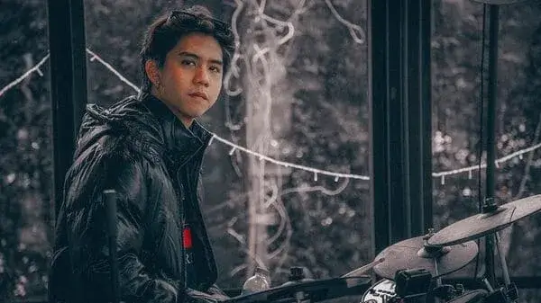 Sự nghiệp diễn viên ca sĩ Sing Harit Cheewagaroon