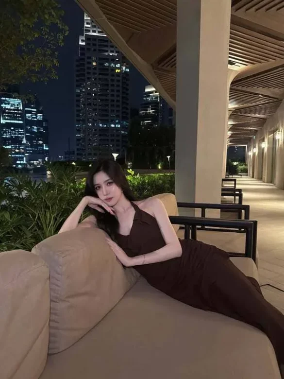 Gene Ornalin Leelaburanathanakul tham gia tiệc party