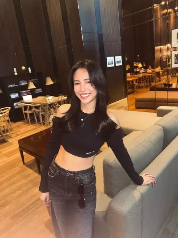 Jamie Juthapich Indrajundra cười tươi
