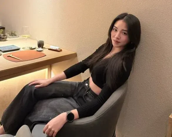 Jamie Juthapich Indrajundra trong nhà hàng