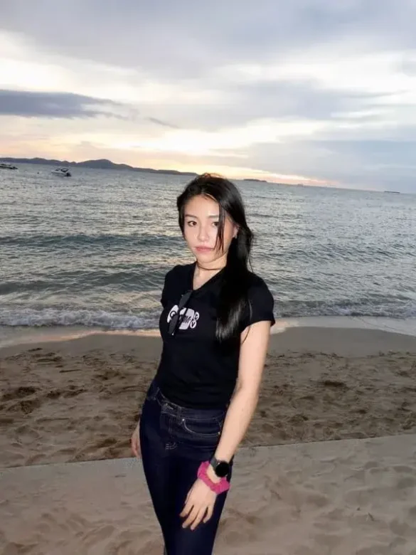 Jamie Juthapich Indrajundra trong chuyến GMMTV outing