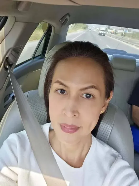 Golf Kittipat Chalaragse selfie trong xe