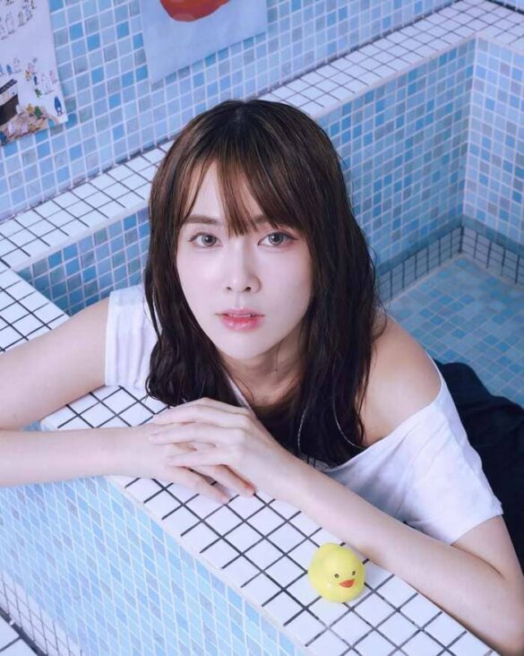Lý lịch Aom Punyawee Jungcharoen