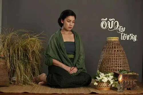 pang-patsachon-supree-thu-vien-hinh-anh-6 Pang Patsachon Supree tạo dáng trang phục Thái bên nến và lồng tre