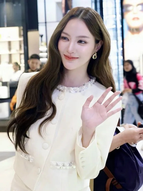 thu-vien-anh-cua-tangkwa-phinyanech-aungsuwan-5-585×780-1 Thu vien anh cua tangkwa phinyanech aungsuwan 5 585x780 1