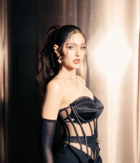 Tiểu sử Justmine Marisar Hughes