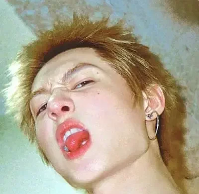 Ảnh Martin Cortis lè lưỡi tự nhiên