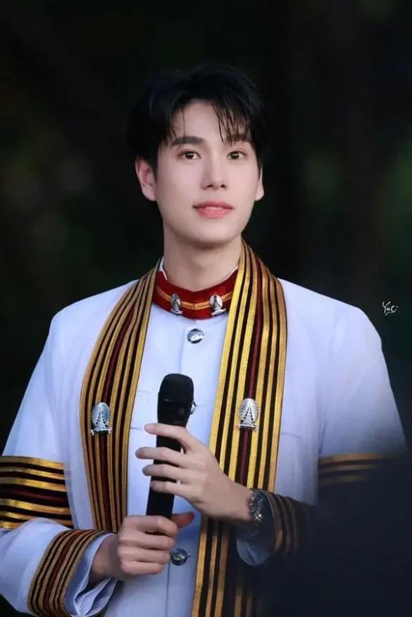 Phuwin Tangsakyuen hình ảnh học vấn