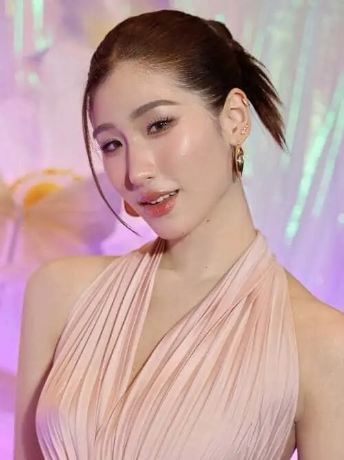 seya-nichada-thongchua-thu-vien-hinh-anh-1 Seya Nichada Thongchua trong ảnh chân dung váy hồng