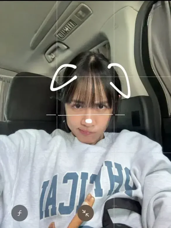 Michiru Ratapirom Bandapraneat selfie tai nhỏ cực xinh