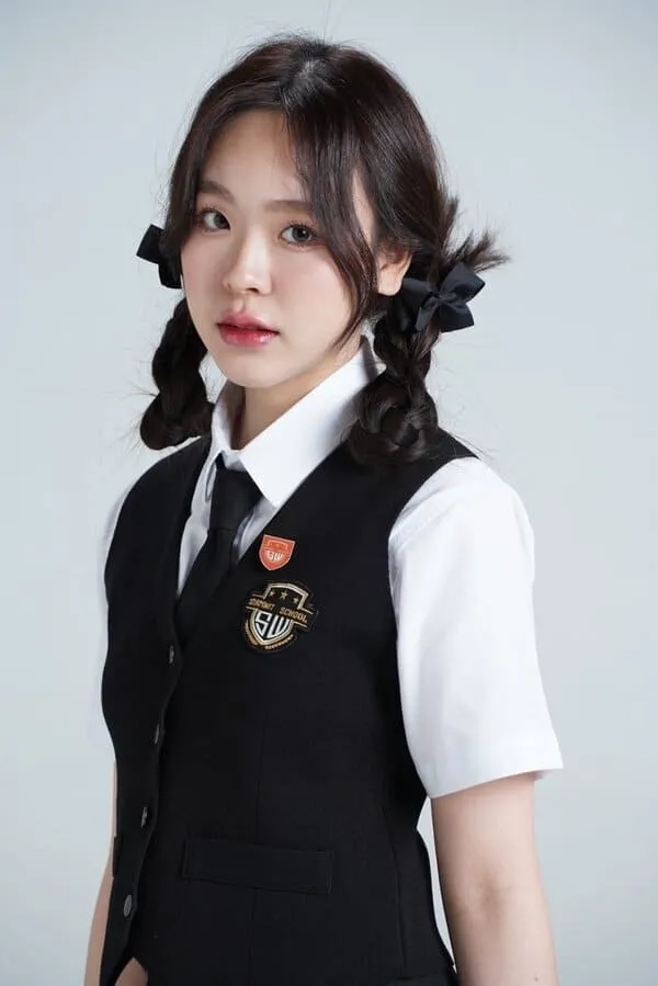 June Wanwimol vai Airy trong High School Frenemy